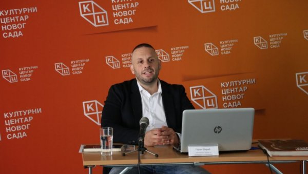 ПРИХВАЋЕНИ НА БАЛКАНУ И У РУСИЈИ: Горан Шарић о пореклу Рома које на овом простору датира од 1362. године ПРИХВАЋЕНИ НА БАЛКАНУ И У РУСИЈИ: Горан Шарић о пореклу Рома које на овом простору датира од 1362. године