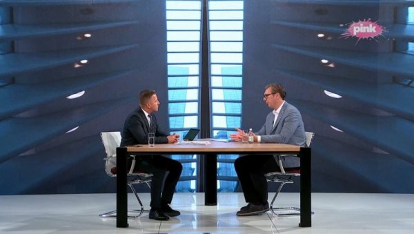 ВУЧИЋ ОБЕЋАО ПЕНЗИОНЕРИМА: Ако нас не удари баш све, повећање пензија идемо од октобра ВУЧИЋ ОБЕЋАО ПЕНЗИОНЕРИМА: Ако нас не удари баш све, повећање пензија идемо од октобра