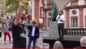 ГУБИ СЕ Извиждан немачки министар економије Роберт Хабек - Напусти наш град (ВИДЕО) ГУБИ СЕ Извиждан немачки министар економије Роберт Хабек - Напусти наш град (ВИДЕО)
