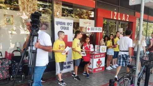 POVODOM SVETSKOG DANA ZDRAVLJA: Štand Crvenog krsta i Doma zdravlja u centru Paraćina POVODOM SVETSKOG DANA ZDRAVLJA: Štand Crvenog krsta i Doma zdravlja u centru Paraćina