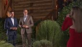 POGLEDAJTE: Ovako je Jelena Tomašević pevala Vučiću i Sančezu na španskom POGLEDAJTE: Ovako je Jelena Tomašević pevala Vučiću i Sančezu na španskom