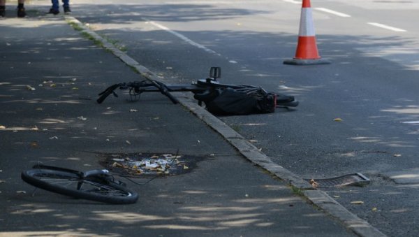 ПОГИНУО БИЦИКЛИСТА КОД БАЧКОГ ГРАДИШТА: Жена га ударила аутомобилом, па побегла ПОГИНУО БИЦИКЛИСТА КОД БАЧКОГ ГРАДИШТА: Жена га ударила аутомобилом, па побегла