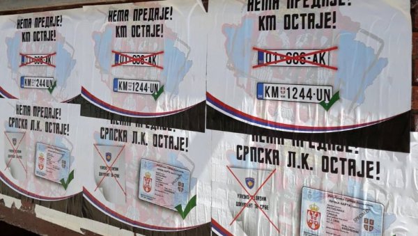 НЕМА ПРЕДАЈЕ, СРПСКА ЛИЧНА КАРТА ОСТАЈЕ: Плакати у северном делу Митровице након новог скандала Приштине НЕМА ПРЕДАЈЕ, СРПСКА ЛИЧНА КАРТА ОСТАЈЕ: Плакати у северном делу Митровице након новог скандала Приштине