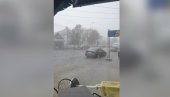 JAKO NEVREME U SRBIJI: Grad zasuo delove zemlje, pljusak i u Beogradu (VIDEO) JAKO NEVREME U SRBIJI: Grad zasuo delove zemlje, pljusak i u Beogradu (VIDEO)