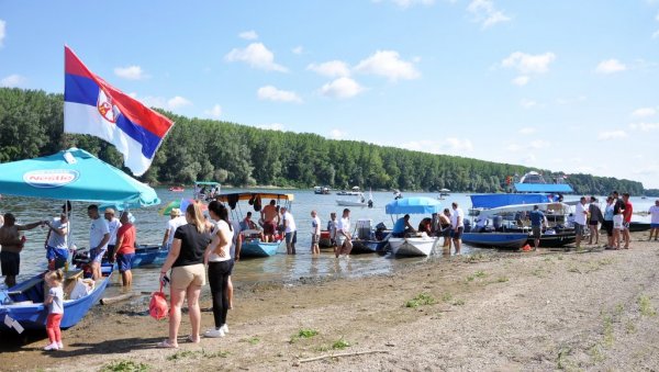 ВЕСЕЉЕ И ЗАБАВА НА ВОДИ: Савска регата 2022. ВЕСЕЉЕ И ЗАБАВА НА ВОДИ: Савска регата 2022.