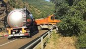 EKSKLUZIVNE FOTOGRAFIJE: Srbi zaprečili puteve šiptarskim specijalcima (FOTO) EKSKLUZIVNE FOTOGRAFIJE: Srbi zaprečili puteve šiptarskim specijalcima (FOTO)