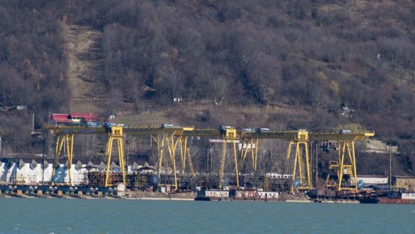 ПРЕКО БУГАРСКЕ УГАЉ КАСНИ ДВЕ НЕДЕЉЕ: Због ниског водостаја отежани и производња струје и речни транспорт (ФОТО) ПРЕКО БУГАРСКЕ УГАЉ КАСНИ ДВЕ НЕДЕЉЕ: Због ниског водостаја отежани и производња струје и речни транспорт (ФОТО)
