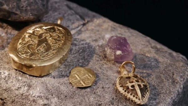 ЗЛАТО, ДРАГО КАМЕЊЕ, ОГРЛИЦЕ: Спектакуларно откриће блага шпанске галије потонуле пре 350 година (ВИДЕО) ЗЛАТО, ДРАГО КАМЕЊЕ, ОГРЛИЦЕ: Спектакуларно откриће блага шпанске галије потонуле пре 350 година (ВИДЕО)