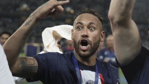 NEJMAR POTPISAO, POLA MILIONA ZA OBJAVU: Al Hilal uvećao koloniju zvučnih imena, Brazilac ima mogućnost da zarađuje - nestvarno NEJMAR POTPISAO, POLA MILIONA ZA OBJAVU: Al Hilal uvećao koloniju zvučnih imena, Brazilac ima mogućnost da zarađuje - nestvarno
