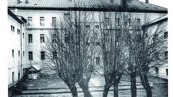 ЗА УСТАШКЕ МАСАКРЕ НАД ДЕЦОМ ЗЛОЧИН ЈЕ НЕВИНА РЕЧ: Како је од логора Госпић, Јадовно и Слана и Метајна на пагу формиран Јасеновац ЗА УСТАШКЕ МАСАКРЕ НАД ДЕЦОМ ЗЛОЧИН ЈЕ НЕВИНА РЕЧ: Како је од логора Госпић, Јадовно и Слана и Метајна на пагу формиран Јасеновац