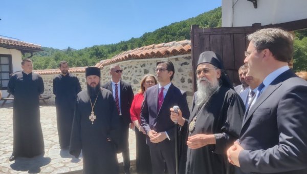 ПРОСЛАВА У МАНАСТИРУ СВЕТИ ПРОХОР ПЧИЊСКИ: Одликовања за Гашића и Селаковића (ФОТО/ВИДЕО) ПРОСЛАВА У МАНАСТИРУ СВЕТИ ПРОХОР ПЧИЊСКИ: Одликовања за Гашића и Селаковића (ФОТО/ВИДЕО)