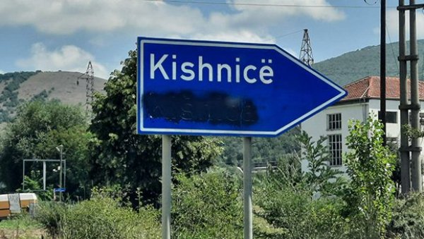 НОВА ПРОВОКАЦИЈА НА КиМ: У Кишници прецртана ознака на српском језику и постављена табла УЧК (ФОТО) НОВА ПРОВОКАЦИЈА НА КиМ: У Кишници прецртана ознака на српском језику и постављена табла УЧК (ФОТО)