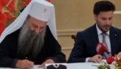 СЛАВА БОГУ Огласио се патријарх Порфирије након потписивања Темељног уговора (ВИДЕО) СЛАВА БОГУ Огласио се патријарх Порфирије након потписивања Темељног уговора (ВИДЕО)