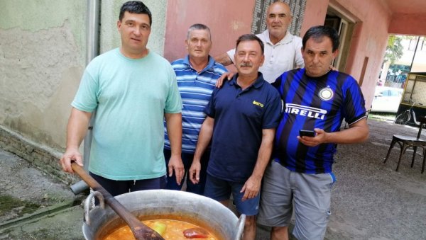 РЕД ПАСУЉА, СПОРТА И ЗАБАВЕ: Пасуљијада у Житишту окупиће најбоље мајсторе РЕД ПАСУЉА, СПОРТА И ЗАБАВЕ: Пасуљијада у Житишту окупиће најбоље мајсторе