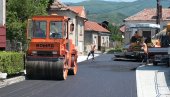 АСФАЛТИРАНА ОБА КРАКА: Неимари пиротске нискоградње завршили посао у Сењској АСФАЛТИРАНА ОБА КРАКА: Неимари пиротске нискоградње завршили посао у Сењској