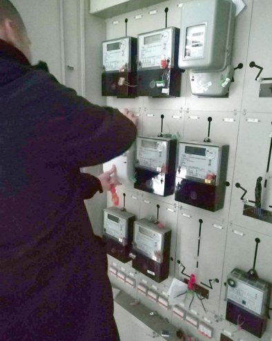 ДЕВЕТ ДЕЛОВА БЕОГРАДА ДАНАС ОСТАЈЕ БЕЗ СТРУЈЕ: Некима се електрична енергија укључује тек у 18 часова - Погледајте списак улица