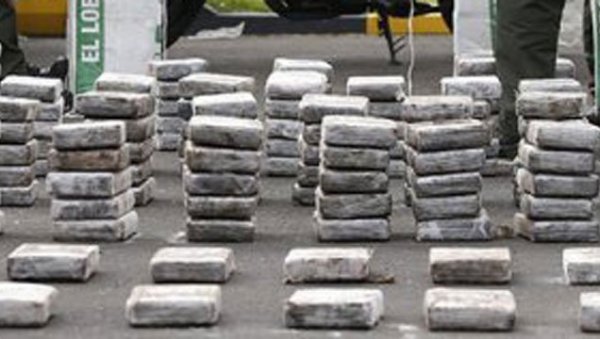 ПОКУШАЛИ ДА БАЦЕ ДРОГУ ВРЕДНУ МИЛИЈАРДУ ЕВРА: Срби ухапшени у Ирској, две тоне кокаина замало завршило у мору (ФОТО) ПОКУШАЛИ ДА БАЦЕ ДРОГУ ВРЕДНУ МИЛИЈАРДУ ЕВРА: Срби ухапшени у Ирској, две тоне кокаина замало завршило у мору (ФОТО)