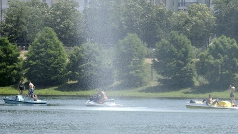 STIŽE NOVI TOPLOTNI TALAS: Očekuju nas tropski dani i noći - vremenska prognoza po danima STIŽE NOVI TOPLOTNI TALAS: Očekuju nas tropski dani i noći - vremenska prognoza po danima
