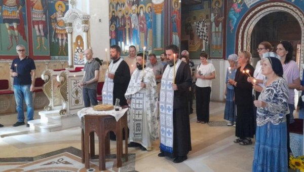 ПАРАСТОС ЖРТВАМА ОЛУЈЕ: У свим храмовима СПЦ на подручју Епархије бачке ПАРАСТОС ЖРТВАМА ОЛУЈЕ: У свим храмовима СПЦ на подручју Епархије бачке