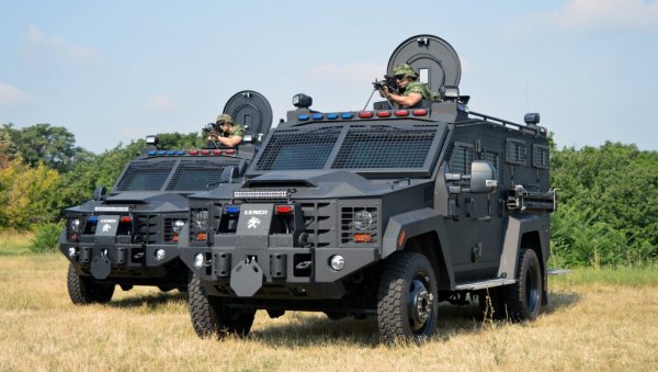 МОЋНО ПОЈАЧАЊЕ: Нова оклопна возила у јединицама војне полиције (ФОТО) МОЋНО ПОЈАЧАЊЕ: Нова оклопна возила у јединицама војне полиције (ФОТО)