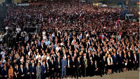 NAŠA POLITIKA JESTE I OSTAĆE MIR, MIR I MIR: Snažna poruka predsednika Vučića (FOTO) NAŠA POLITIKA JESTE I OSTAĆE MIR, MIR I MIR: Snažna poruka predsednika Vučića (FOTO)
