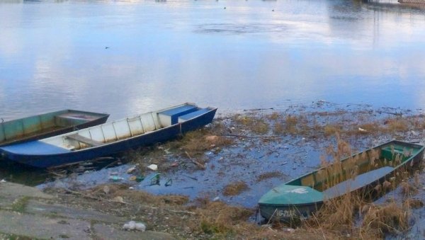 УТОПИЛА СЕ ДЕВОЈЧИЦА (12): Трагичан крај потраге у Костолцу УТОПИЛА СЕ ДЕВОЈЧИЦА (12): Трагичан крај потраге у Костолцу