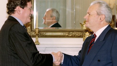 KAKO JE SPREČENA OFANZIVA HRVATA I MUSLIMANA POSLE PADA KRAJINE: Holbruk iz Slobinog kabineta telefonom obuzdao Tuđmana KAKO JE SPREČENA OFANZIVA HRVATA I MUSLIMANA POSLE PADA KRAJINE: Holbruk iz Slobinog kabineta telefonom obuzdao Tuđmana