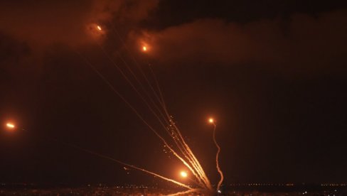 RAT U IZRAELU: Novi raketni udari; Hamas drži između 200 i 250 zarobljenika iz Izraela (FOTO) RAT U IZRAELU: Novi raketni udari; Hamas drži između 200 i 250 zarobljenika iz Izraela (FOTO)