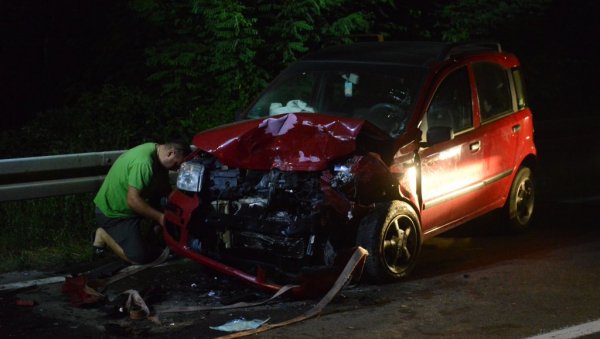 ПОВРЕЂЕНЕ ЧЕТИРИ ОСОБЕ: Саораћајна несрећа на Ибарској магистрали код варошице Ушће (ФОТО) ПОВРЕЂЕНЕ ЧЕТИРИ ОСОБЕ: Саораћајна несрећа на Ибарској магистрали код варошице Ушће (ФОТО)