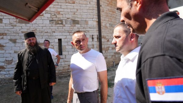НАРОД БЕЗ ХИЛАНДАРА НЕ БИ БИО ТО ШТО ЈЕСТЕ: Вулин у посети Светој Гори (ФОТО) НАРОД БЕЗ ХИЛАНДАРА НЕ БИ БИО ТО ШТО ЈЕСТЕ: Вулин у посети Светој Гори (ФОТО)