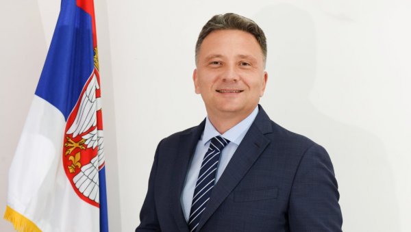 Е-УПРАВА ПОВЕЗУЈЕ И ОТВОРЕНИ БАЛКАН: Михаило Јовановић, директор Владине Канцеларије за ИТ, за Новости, открива Е-УПРАВА ПОВЕЗУЈЕ И ОТВОРЕНИ БАЛКАН: Михаило Јовановић, директор Владине Канцеларије за ИТ, за Новости, открива