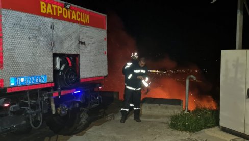 POŽAR U FUTOGU: Gori pogon za proizvodnju paleta (FOTO)