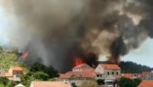БУКНУО ПОЖАР НА ХВАРУ: Погинуо мушкарац, ватрогасци се боре с ватреном стихијом БУКНУО ПОЖАР НА ХВАРУ: Погинуо мушкарац, ватрогасци се боре с ватреном стихијом