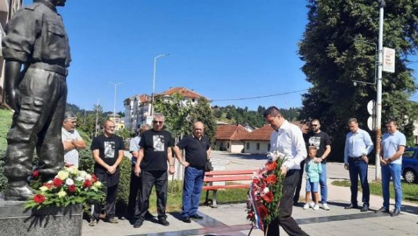 KОМАНДАНТ ЈОШ ЧЕКА ПРАВДУ: Нерасветљено убиство Срђана Кнежевића KОМАНДАНТ ЈОШ ЧЕКА ПРАВДУ: Нерасветљено убиство Срђана Кнежевића