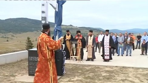 NADŽIVEĆE SEĆANJE ZLO ONIH KOJI SU SEJALI SMRT: Pomen stradalima na Petrovačkoj cesti u avgustu 1995. NADŽIVEĆE SEĆANJE ZLO ONIH KOJI SU SEJALI SMRT: Pomen stradalima na Petrovačkoj cesti u avgustu 1995.