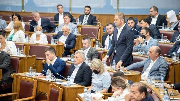 СТРАХ И ОД ЗАКОНА О ПОРЕКЛУ ИМОВИНЕ: Темељни уговор није једини повод за иницирање гласања о неповерењу мањинској Влади СТРАХ И ОД ЗАКОНА О ПОРЕКЛУ ИМОВИНЕ: Темељни уговор није једини повод за иницирање гласања о неповерењу мањинској Влади