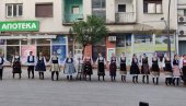 КОНЦЕРТ НА ТРГУ: Нишки ансамбл “Мозаик” наступио пред публиком у Врању КОНЦЕРТ НА ТРГУ: Нишки ансамбл “Мозаик” наступио пред публиком у Врању