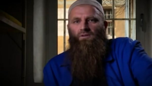 ЗА ПОКОЉ САМ ИЗАБРАО БАДЊЕ ВЕЧЕ, ЈЕР СУ НАМ ПОКВАРИЛИ БАЈРАМ: Муамер је уочи Божића убио три члана породице Анђелић (ВИДЕО) ЗА ПОКОЉ САМ ИЗАБРАО БАДЊЕ ВЕЧЕ, ЈЕР СУ НАМ ПОКВАРИЛИ БАЈРАМ: Муамер је уочи Божића убио три члана породице Анђелић (ВИДЕО)