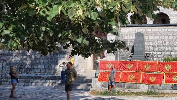 ТЕРОР НАД МОНАСИМА НА ЦЕТИЊУ: Светиња на мети комита, провоцирају цркву и вернике ТЕРОР НАД МОНАСИМА НА ЦЕТИЊУ: Светиња на мети комита, провоцирају цркву и вернике