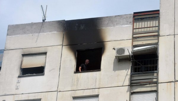 СТАРИЦУ УГУШИО ДИМ: У пожару на осмом спрату зграде у Гандијевој улици страдала Стоја Г. (88) СТАРИЦУ УГУШИО ДИМ: У пожару на осмом спрату зграде у Гандијевој улици страдала Стоја Г. (88)