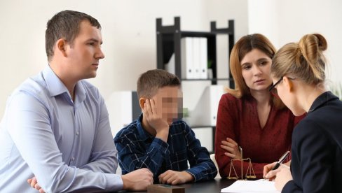 НОТАРИ НЕ РАЗВОДЕ, АЛИ ДЕЛЕ ИМОВИНУ: Бракови све чешће пуцају под притиском обавеза и очекивања НОТАРИ НЕ РАЗВОДЕ, АЛИ ДЕЛЕ ИМОВИНУ: Бракови све чешће пуцају под притиском обавеза и очекивања
