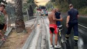 CRNOGORCI U ŠOKU: Pomislili za kolonu autobusa da je stigla velika međunarodna vatrogasna pomoć, a ono... CRNOGORCI U ŠOKU: Pomislili za kolonu autobusa da je stigla velika međunarodna vatrogasna pomoć, a ono...