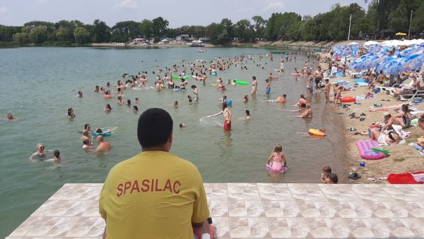 НОВИ ДЕТАЉИ СПАСАВАЊА НА НОВОСАДСКОМ ШТРАНДУ: Женска особа је плутала у Дунаву НОВИ ДЕТАЉИ СПАСАВАЊА НА НОВОСАДСКОМ ШТРАНДУ: Женска особа је плутала у Дунаву