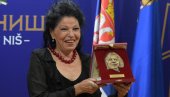 ЏЕЗ ЈЕ МОЈА ФИЛОЗОФИЈА: Бети Ђорђевић уручена награда за животно дело фестивала Нишвил ЏЕЗ ЈЕ МОЈА ФИЛОЗОФИЈА: Бети Ђорђевић уручена награда за животно дело фестивала Нишвил