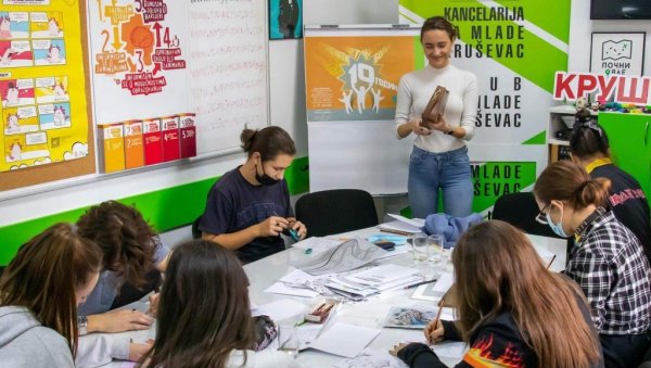ТРАЈАЋЕ ЧЕТИРИ САТА: Велика журка вечерас у Крушевцу у склопу обележавања Дана младих ТРАЈАЋЕ ЧЕТИРИ САТА: Велика журка вечерас у Крушевцу у склопу обележавања Дана младих