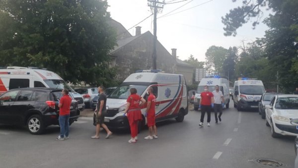 НА ЦЕТИЊУ УБИЈЕНА И ДЕЦА: Полицајац рањен у главу, нови детаљи крвавог напада НА ЦЕТИЊУ УБИЈЕНА И ДЕЦА: Полицајац рањен у главу, нови детаљи крвавог напада