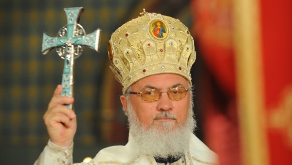 ВЛАДИКА НИКАНОР ПОЗВАО НА ОРУЖЈЕ ПРОТИВ ГЕЈ ПАРАДЕ: Епископ банатски изазвао скандал претњама и увредама на рачун председнице Владе ВЛАДИКА НИКАНОР ПОЗВАО НА ОРУЖЈЕ ПРОТИВ ГЕЈ ПАРАДЕ: Епископ банатски изазвао скандал претњама и увредама на рачун председнице Владе