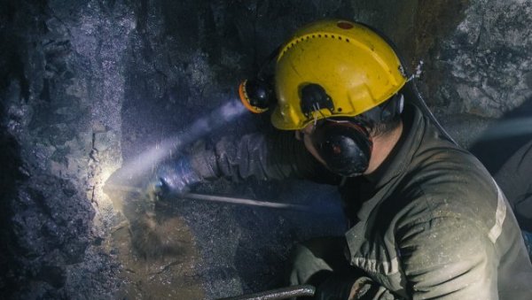 КВАР У ТРЕПЧИ ЈУГ ОТКЛОЊЕН: Почело извлачење заробљених рудара КВАР У ТРЕПЧИ ЈУГ ОТКЛОЊЕН: Почело извлачење заробљених рудара