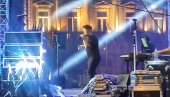 МАРИЈА ШЕРИФОВИЋ ОДУШЕВИЛА ЗРЕЊАНИНЦЕ: Са гипсом на руци и у боловима певала два сата МАРИЈА ШЕРИФОВИЋ ОДУШЕВИЛА ЗРЕЊАНИНЦЕ: Са гипсом на руци и у боловима певала два сата