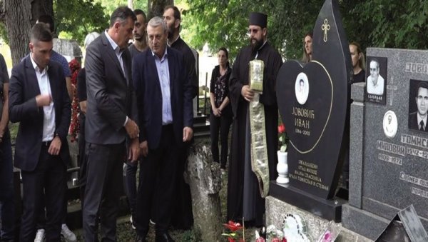 УБИЈЕНИ ЈЕР СУ ВОЛЕЛИ ЖИВОТ: У Цркви рођења пресвете богородице у Гораждевцу поменом јуче обележено 19 година од страдања српских дечака УБИЈЕНИ ЈЕР СУ ВОЛЕЛИ ЖИВОТ: У Цркви рођења пресвете богородице у Гораждевцу поменом јуче обележено 19 година од страдања српских дечака
